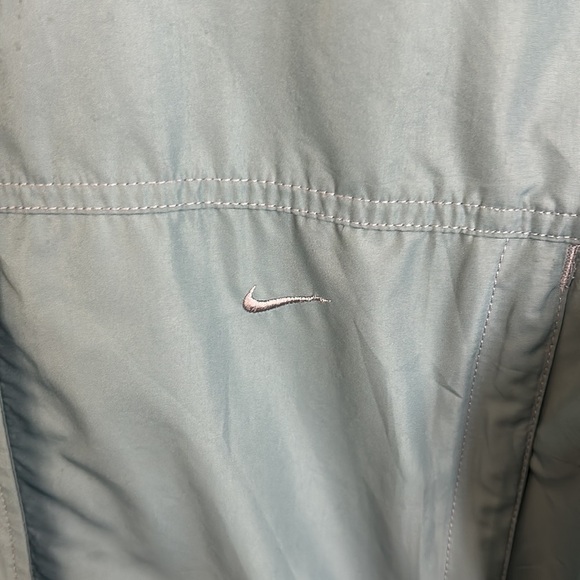 Nike rain/wind jacket - Picture 2 of 4